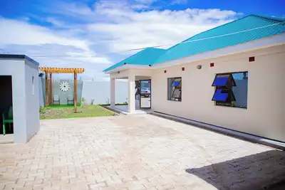 Image de Welcome to Comfy 2bedroom Apartment where privacy and security are our priority.