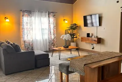 Image de Hip Strip 2br • Ocean Views • Walk to Everything
