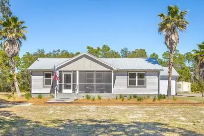 Image de Charming Luxuriousness - Renovated 3br house, pet's welcomed, minutes to Sgi! !