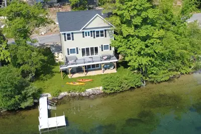 Image de Crystal Clear Merrymeeting Lake: New Lakefront Home - Private Dock, Kayaks, Ac