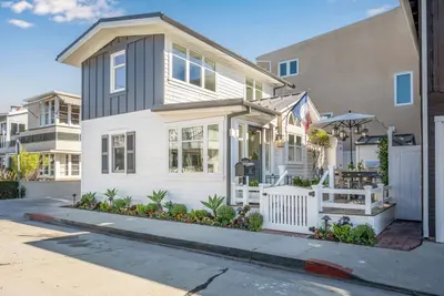 Image de Pristine Property, Remodeled, Steps to Dining and Water