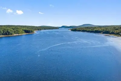 Image de River Retreat - Stylish, Gorgeous Water View, Dogs, Fire Pit, Secluded, Games