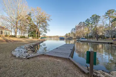 Image de Luxurious Lakefront Great Waters Oasis