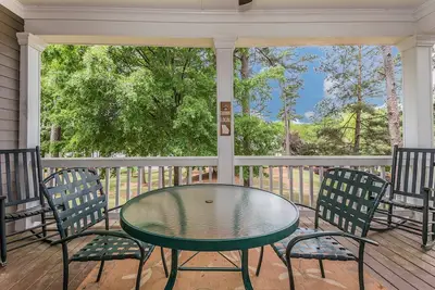 Image de Picture perfect Marina Cove Escape with lake views!