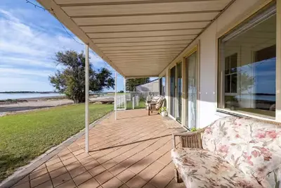 Image de Beachfront shack. Great position. Family Friendly. Pet Friendly.