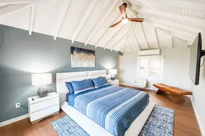 Image de Charming 2bd/2ba Cottage Overlooking Man O' War Harbor, A/C and WiFi