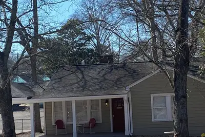 Image de Back by popular demand! Charming Cottage on Canton St-Walk to Restaurants-Shops!