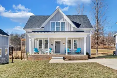 Image de Lake Hideaway! Private Home in Mariners Landing - community pool, fitness center, beach, etc.