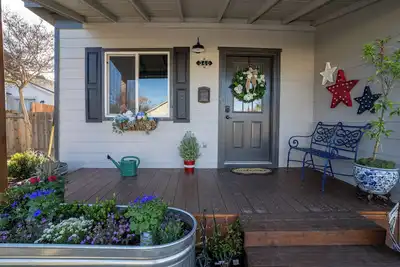 Image de Old Town Clovis, walk to town & Rodeo. Old time charm with brand new amenities
