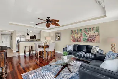 Image de Beach Condo Walking Distance Heated Pool Access