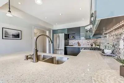 Image de Stylish & Spacious Getaway in Heart of Mississauga