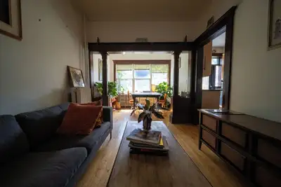 Image de Gorgeous 1000 sq foot apartment above storefront on Queen Street West/Parkdale