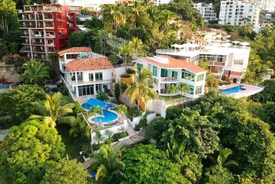 Image de Spacious hillside Villa with stunning bay&city views in Amapas, Puerto Vallarta