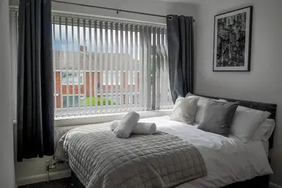 Image de Stylish 4 Bed Apartment- Private Garden & Sleeps 8