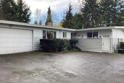 Image de Charming 3-bedroom house with WiFi and Ac in Edgewood