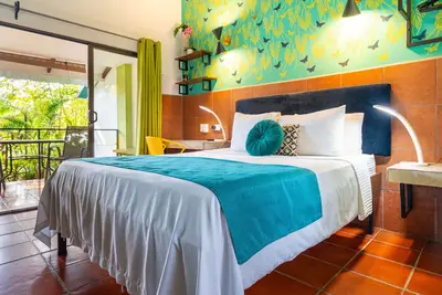 Image de Walk to nearby beach-Great location