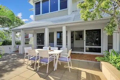Image de Direct Beach access from your spacious 3 Bedroom townhouse!