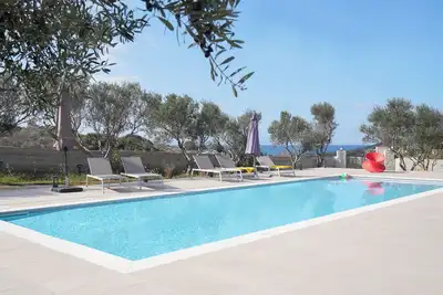 Image de Tersanas Mare Yellow - Home w. Pool & Large Outdoors