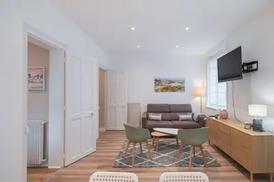 Image de Appartement familial au centre-ville avec balcon et Wifi