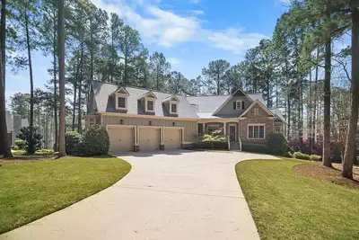 Image de Newly remodeled 5/6-bedroom house on the 14th green at Reynolds Lake Oconee.