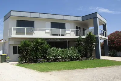 Image de Marine Parade Holiday Unit 1- 3 bedroom downstairs unit - Off Peak Special!