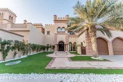 Image de Minutes Walk from the Beach 3br + Assistant's Room Villa with Terrace