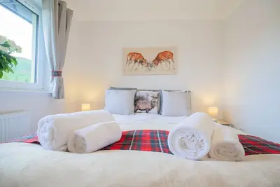 Image de The MacGregor is a stylish pet friendly two bedroom apartment located in the center of Aviemore
