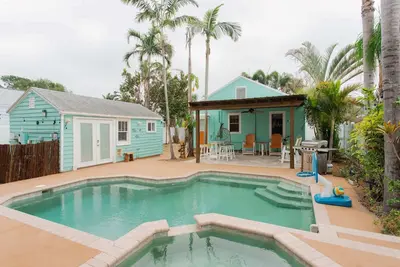 Image de \"Sun Seeker\" Private|Heated Pool|Monthly