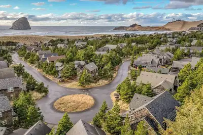 Image de Spacious 3-Bedroom Townhome in Shorepine Community!