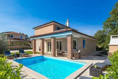 Family Villa Di with pool