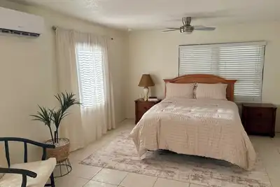 Image de Serene, Spacious Home – Minutes away from Beach