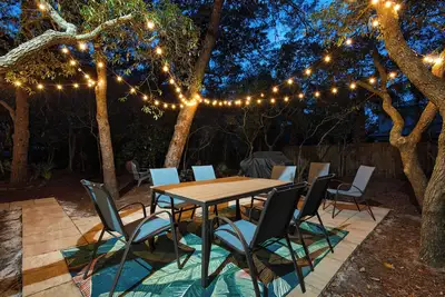 Image de 🏖️Crystal Beach Cottage-Private Beach Access-Dog Friendly🐾Beachwood Bliss