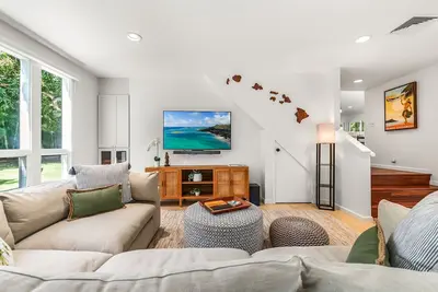 Image de Nohie Lanikai by Gather: 4br Beachside Retreat w/ Lanai & Private Yard