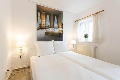 Image de Appartement-Vue sur Jardin-Salle de bain privée séparée-3