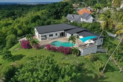 Image de Charming 2-bed with stunning ocean views, breathtaking sunsets & modern interior