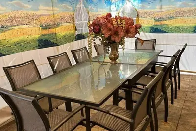 Image de This charming apartment is located in the prestigious Rehavia neighborhood of Jerusalem