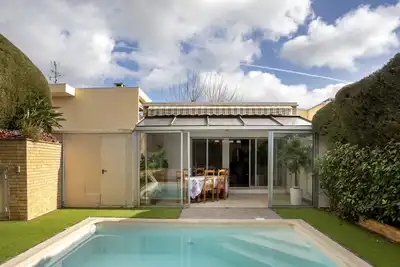 Image de Maison climatisée avec piscine privative