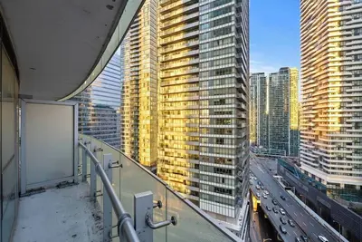 Image de Cozy and Sleep Modern Condo Heart of Downtown