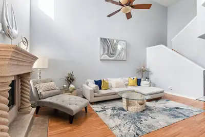 Image de 4. 5 Miles from Phx Airport 3-bed Biltmore townhome with WiFi, Ac, Community Pool