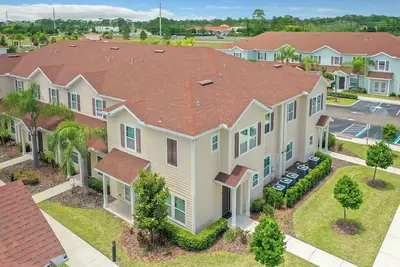 Image de Spacieuse Maison de Ville de 4 Chambres Près de Disney – Accueille 10 Personnes