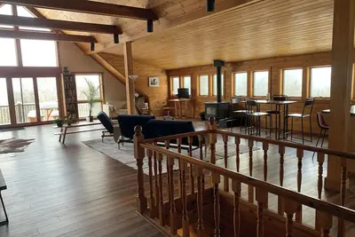Image de Charming barn loft - all amenities on 60 acre farm in the White Mountains of Nh