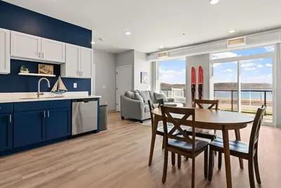 Image de Condo with stunning views of Lake Pepin - Attached Garage - Unit 101