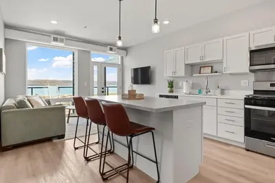 Image de Condo with stunning views of Lake Pepin Unit 103