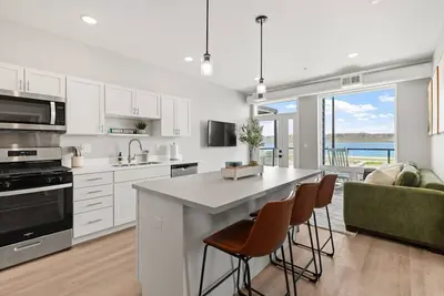 Image de Condo with stunning views of Lake Pepin Unit 104