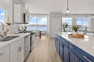 Image de Spacious Condo with beautiful windows overlooking Lake Pepin - Attached Garage - Unit 201