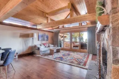 Image de Crystal Shores Villa | Lake Views & Hiking
