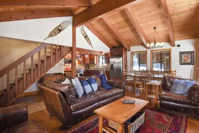 Image de Northstar Treehouse – Chic 4br House | Forest view