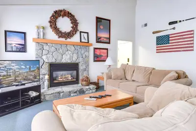 Image de Waters Edge Vista | Hoa Pool & Pier Access