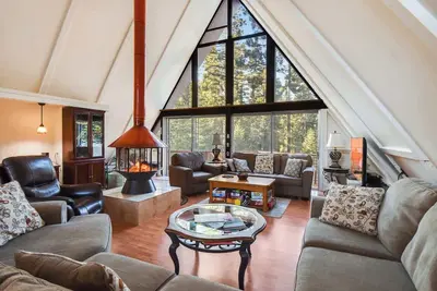 Image de Woodside Hideout | Hop Away from Activities
