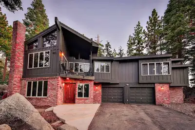 Image de Sunset Cove – Chic Tahoe Retreat
